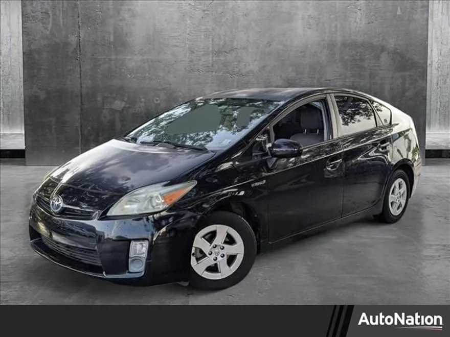2010 Toyota Prius Four photo 1