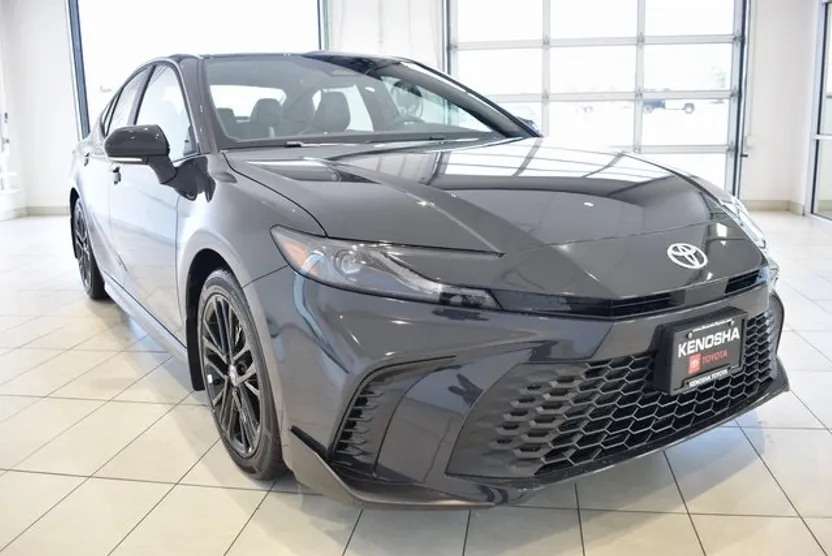 2026 Toyota Camry SE photo 1