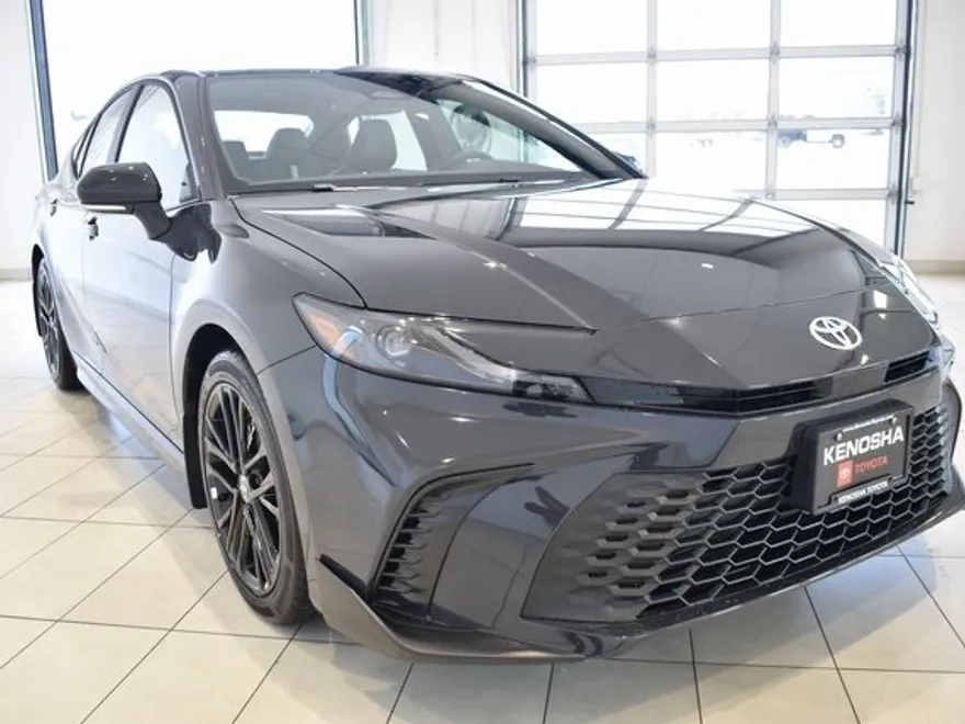 2026 Toyota Camry SE photo 1
