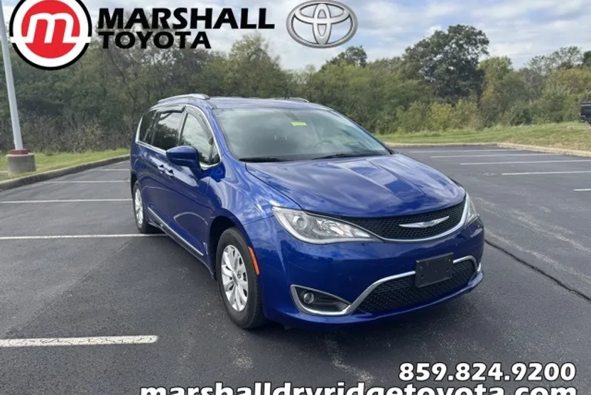 2018 Chrysler Pacifica Touring L photo 1