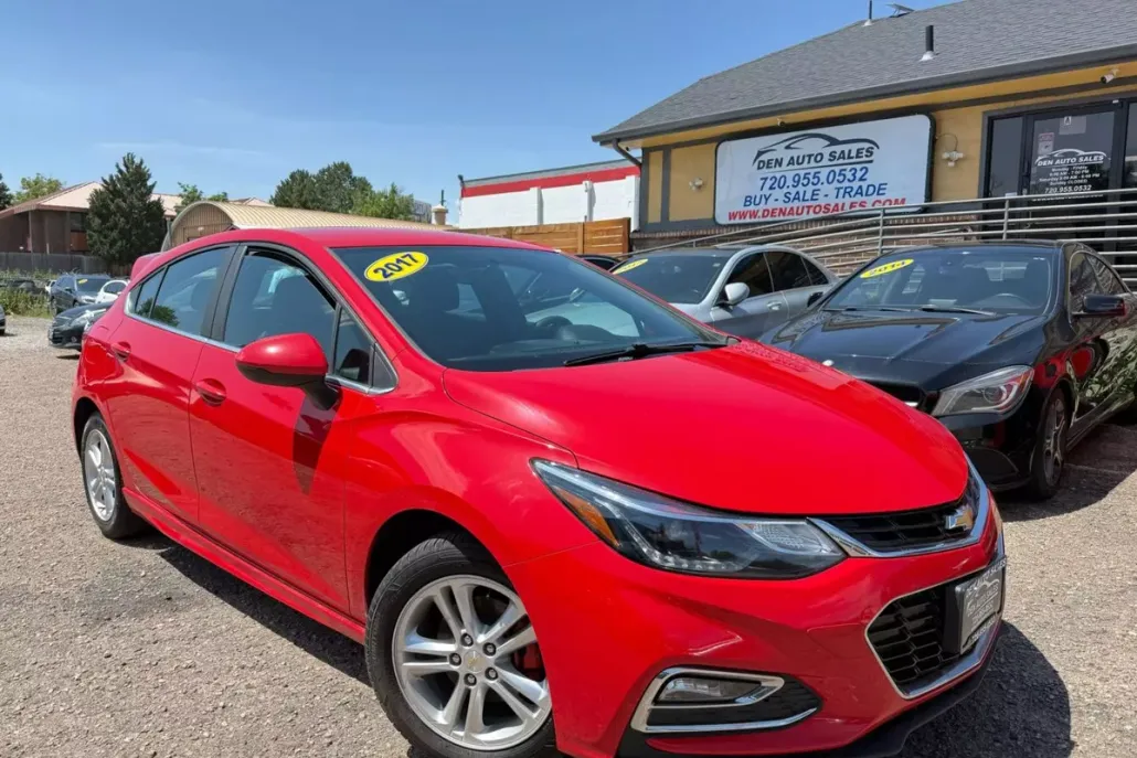 2017 Chevrolet Cruze LT photo 1