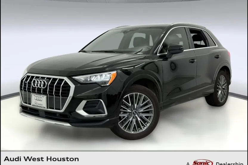2022 Audi Q3 Premium photo 1