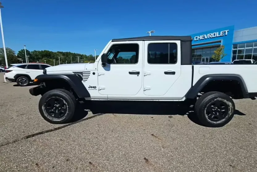 2022 Jeep Gladiator Sport photo 1