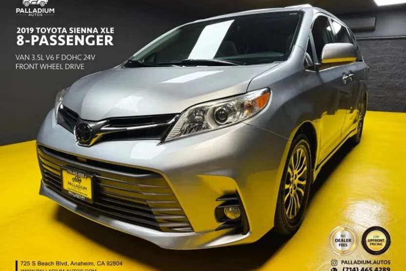 2019 Toyota Sienna Limited XLE Premium photo 1