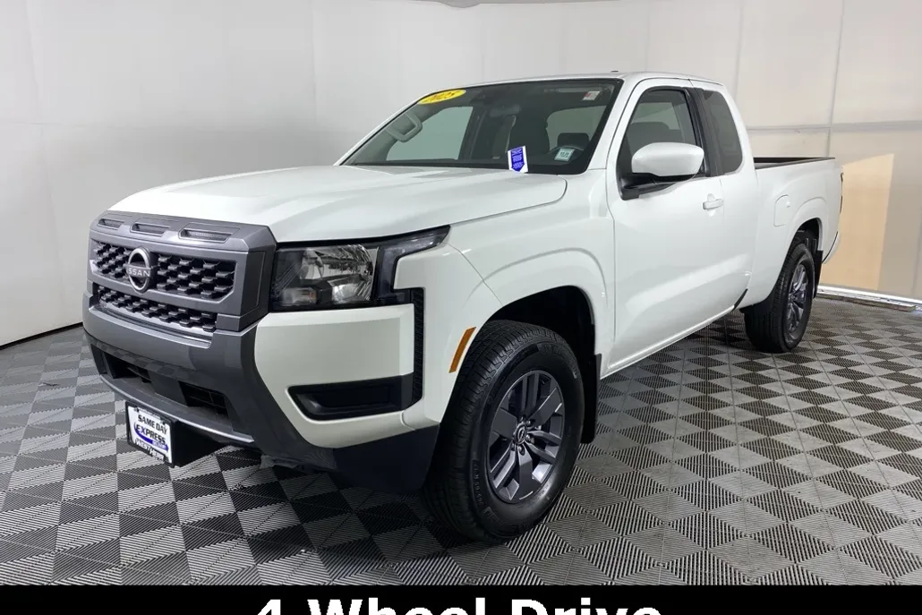2025 Nissan Frontier SV photo 1