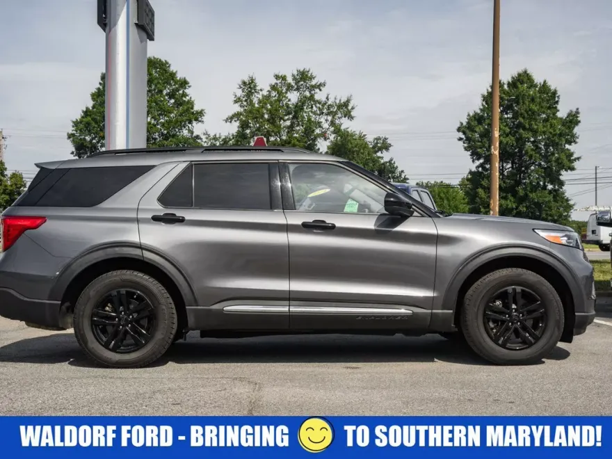 2022 Ford Explorer XLT photo 1