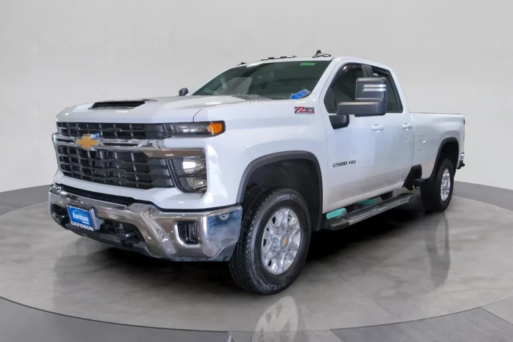 2024 Chevrolet Silverado 2500HD LT photo 1
