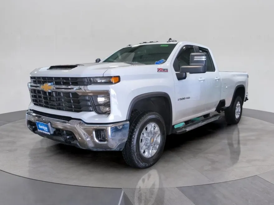 2024 Chevrolet Silverado 2500HD LT photo 1