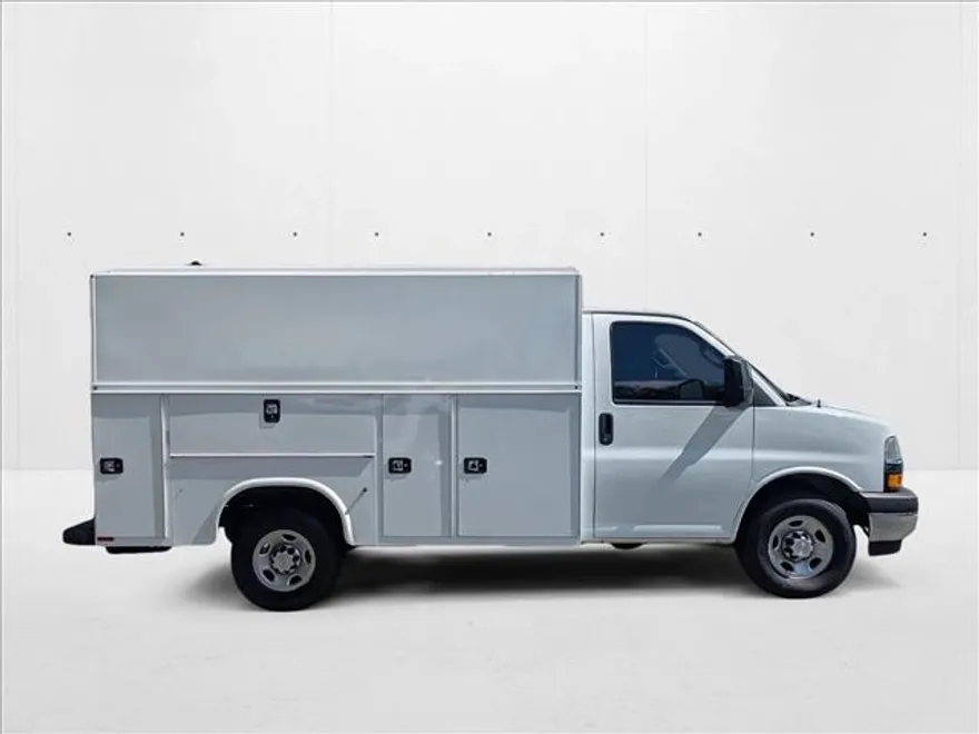 2023 Chevrolet Express Cutaway Work Van photo 1