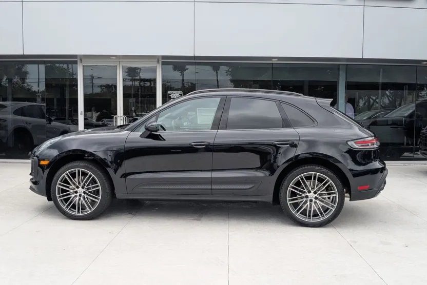 2026 Porsche Macan T photo 1