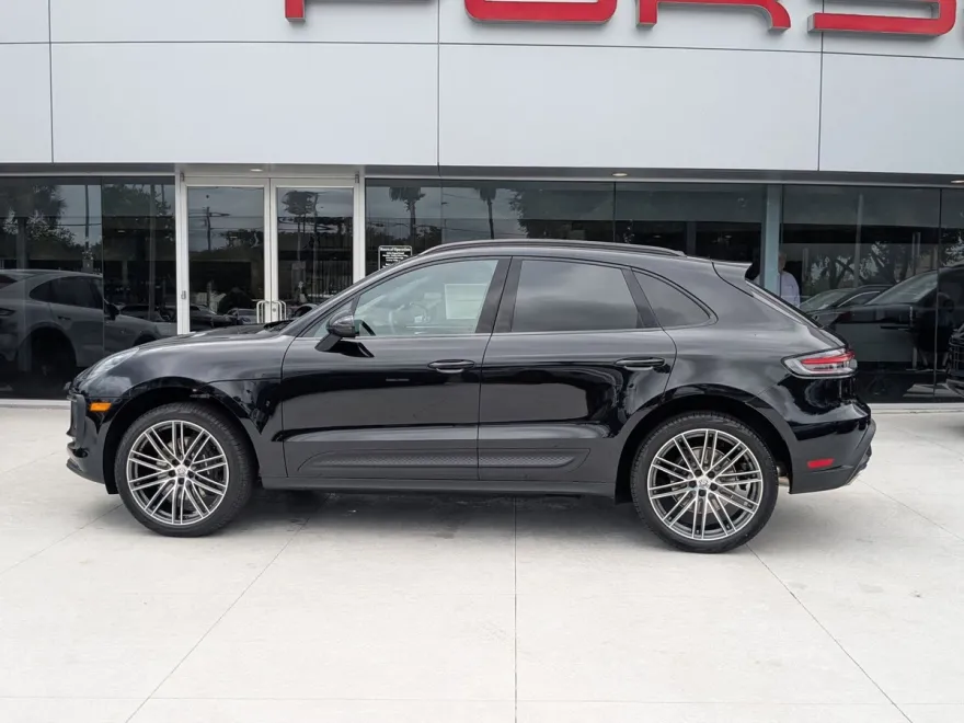 2026 Porsche Macan T photo 1