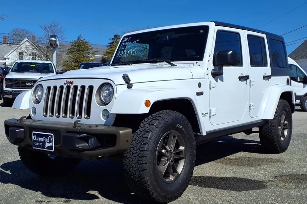 2017 Jeep Wrangler Unlimited Sahara photo 1