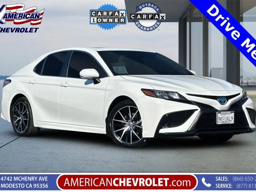 2024 Toyota Camry Hybrid SE photo 1