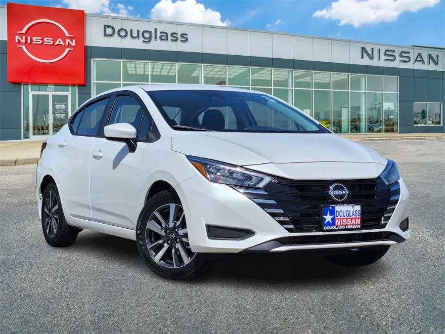 2025 Nissan Versa 1.6 SV photo 1