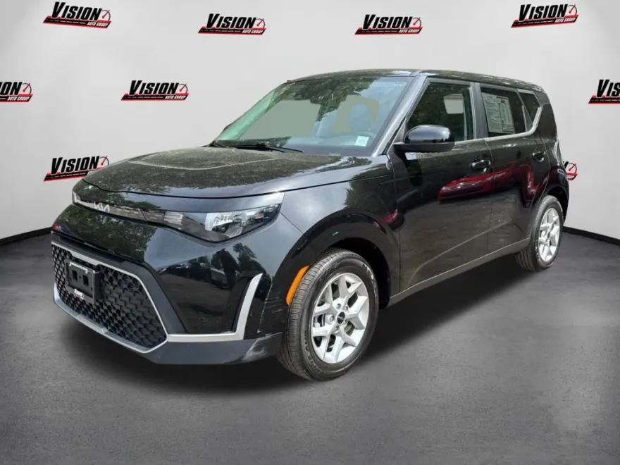 2023 Kia Soul LX photo 1