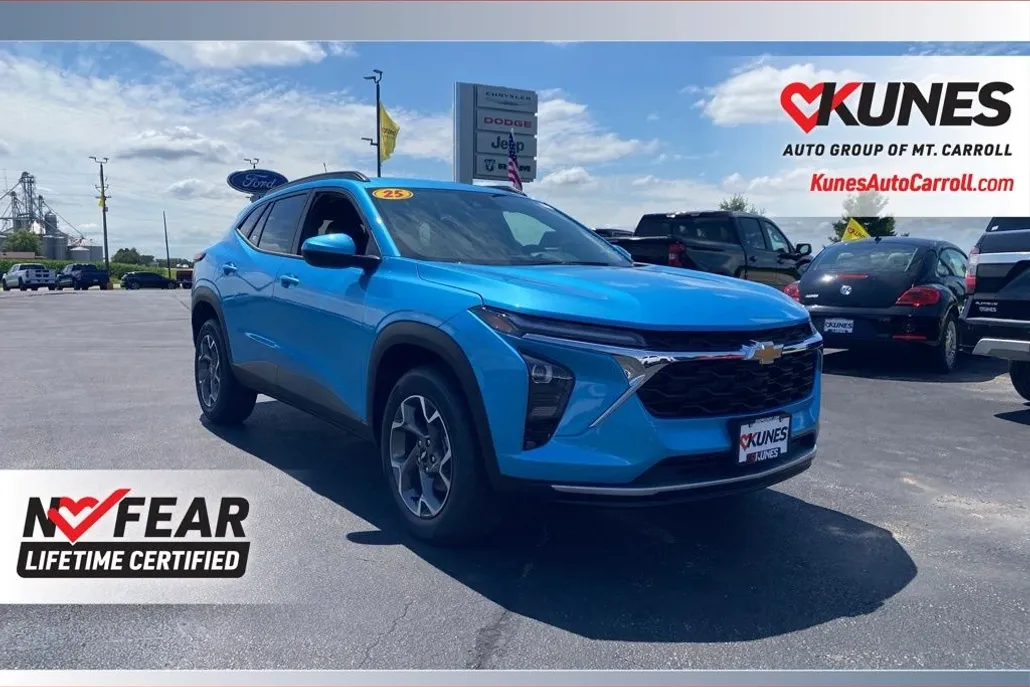 2025 Chevrolet Trax LT photo 1