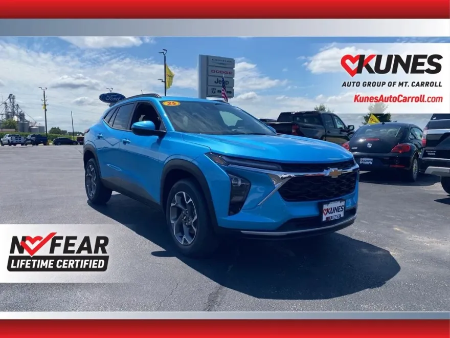 2025 Chevrolet Trax LT photo 1