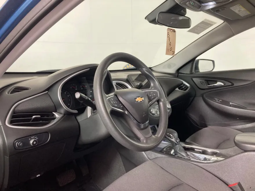 2024 Chevrolet Malibu 1LT photo 1