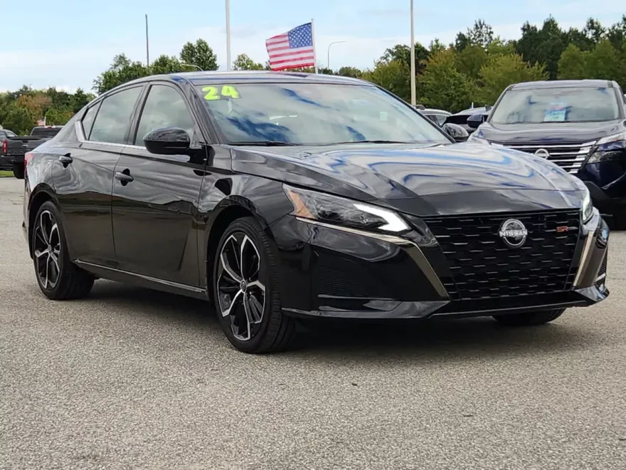 2024 Nissan Altima 2.5 SR photo 1