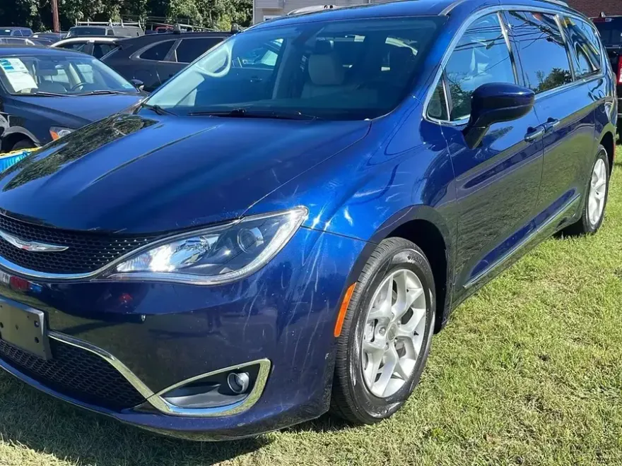 2017 Chrysler Pacifica Touring Plus photo 1