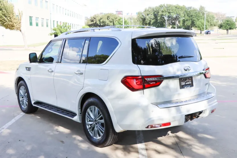 2019 Infiniti QX80 Luxe photo 1