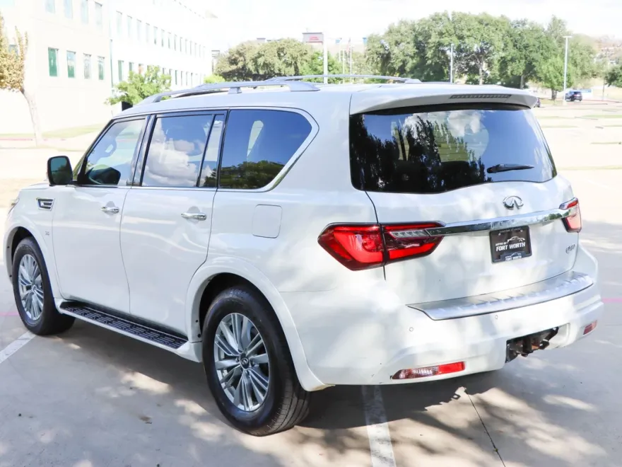 2019 Infiniti QX80 Luxe photo 1