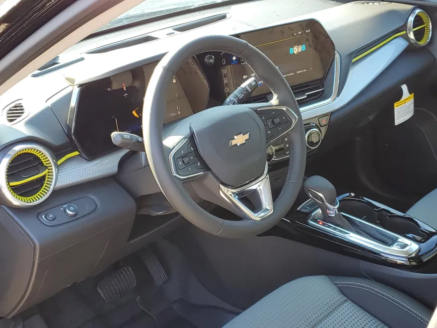 2026 Chevrolet Trax LT photo 1