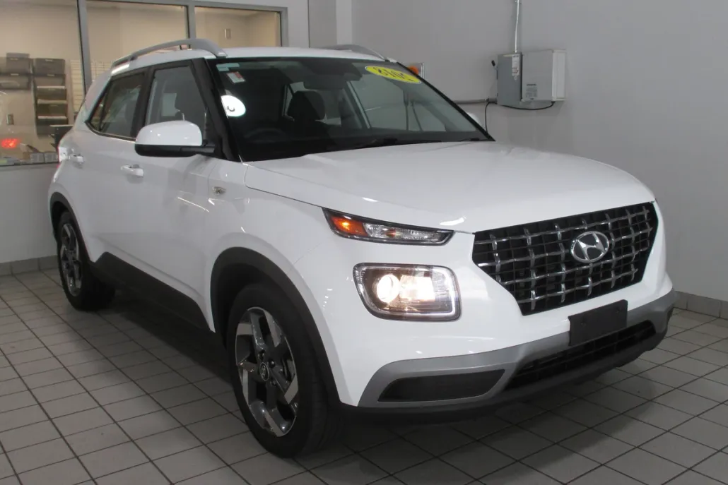 2023 Hyundai Venue SEL photo 1