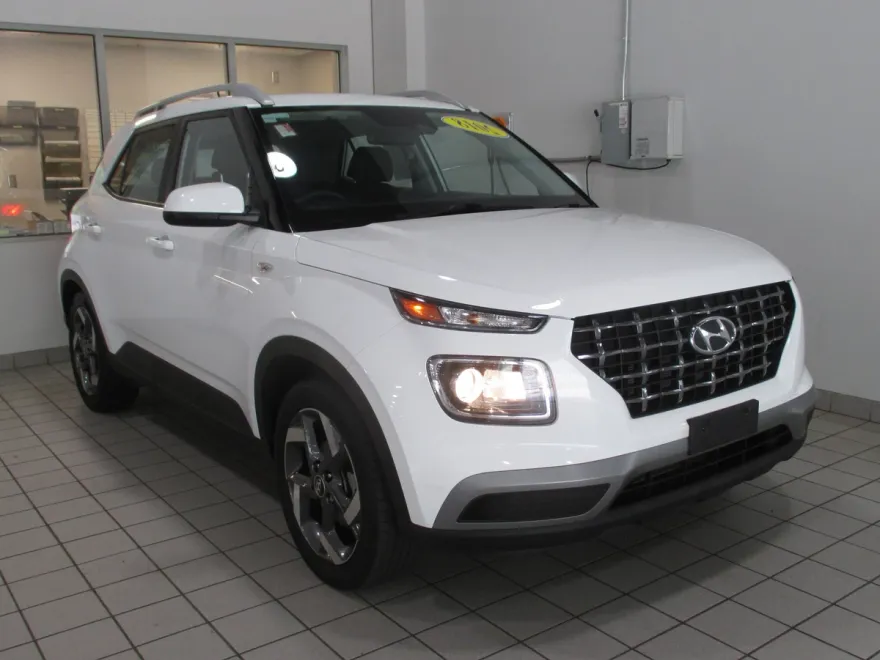 2023 Hyundai Venue SEL photo 1