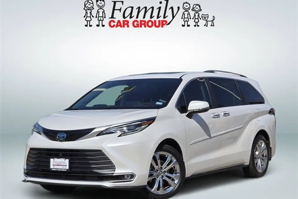 2024 Toyota Sienna Platinum photo 1