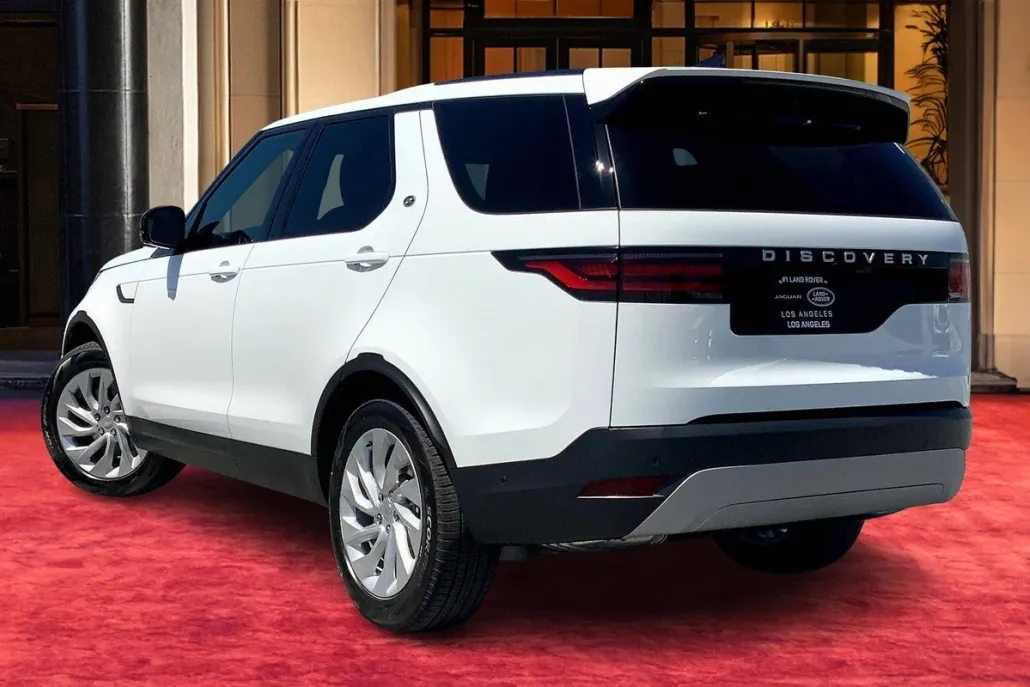 2025 Land Rover Discovery S photo 1