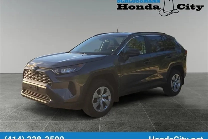 2021 Toyota RAV4 LE photo 1