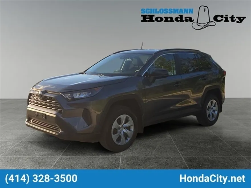 2021 Toyota RAV4 LE photo 1