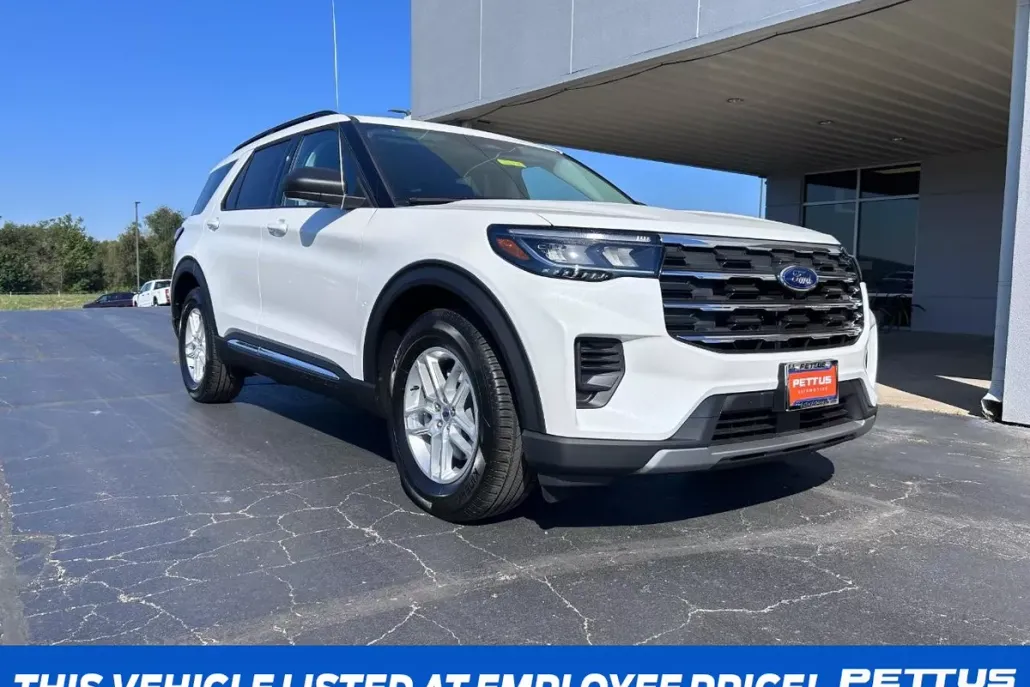 2025 Ford Explorer photo 1