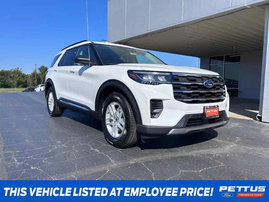 2025 Ford Explorer photo 1