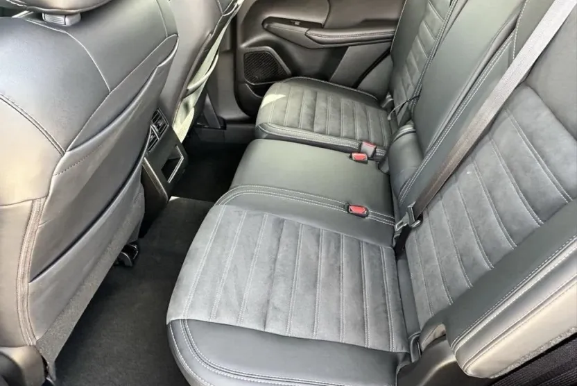 2024 Mitsubishi Outlander SE Black Edition photo 1