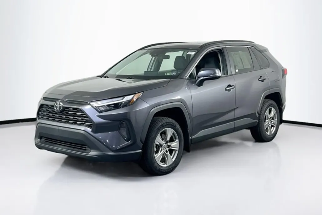 2024 Toyota RAV4 XLE photo 1