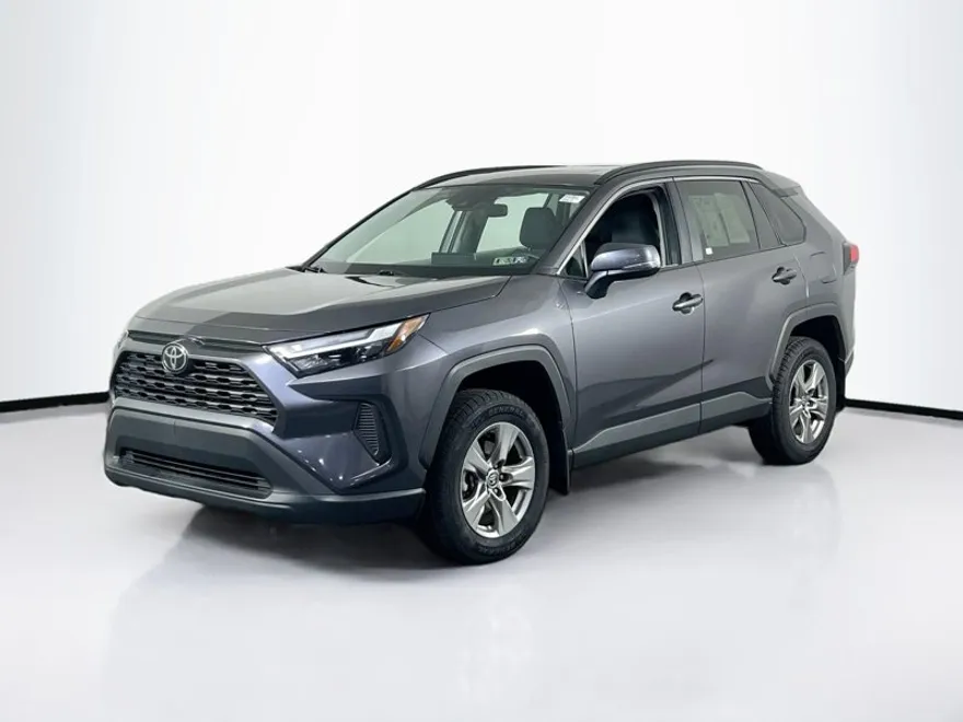 2024 Toyota RAV4 XLE photo 1