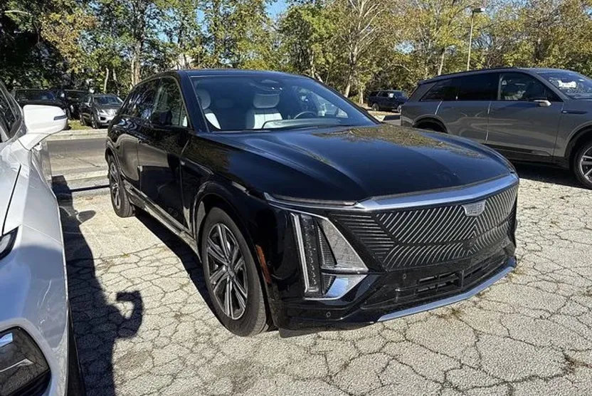 2024 Cadillac Lyriq Luxury photo 1