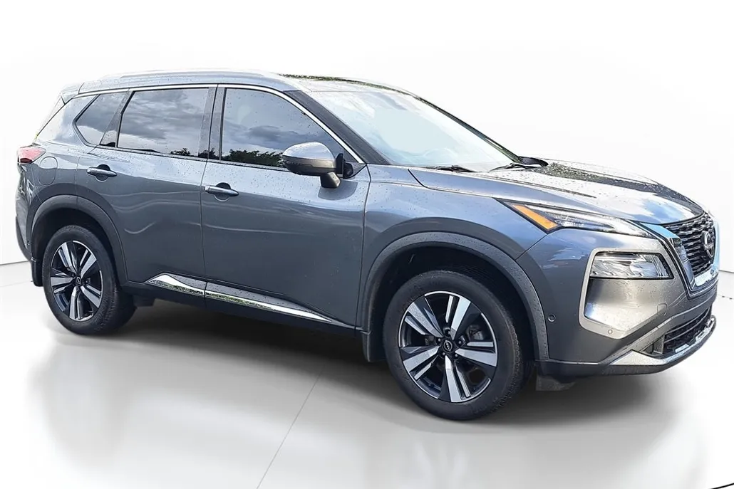 2023 Nissan Rogue SL photo 1