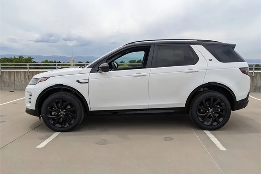 2025 Land Rover Discovery Sport SE photo 1