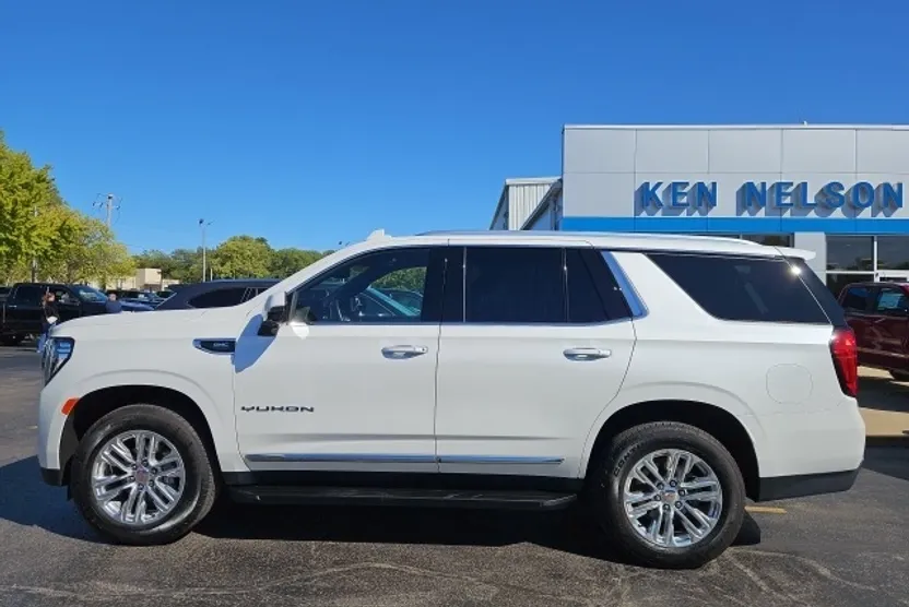 2023 Gmc Yukon SLT photo 1