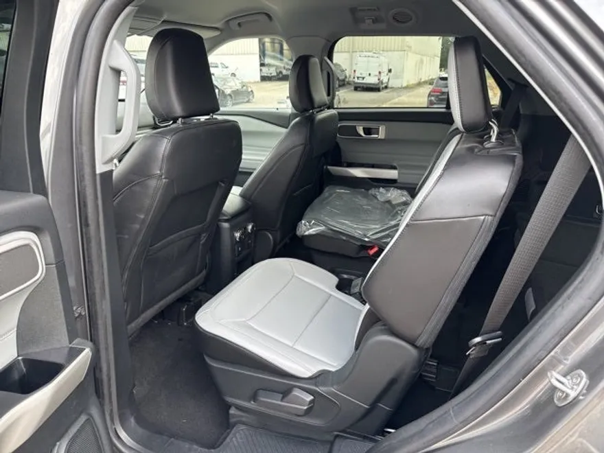 2021 Ford Explorer XLT photo 1