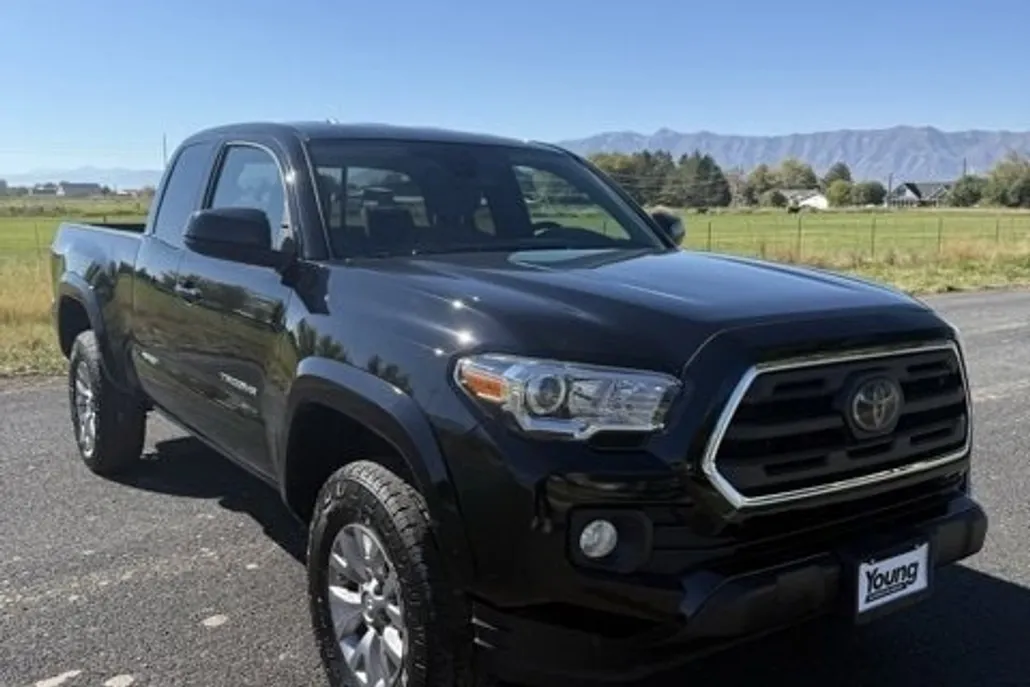 2018 Toyota Tacoma SR5 photo 1