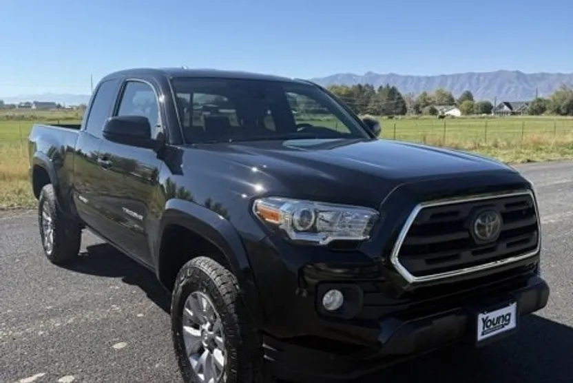 2018 Toyota Tacoma SR5 photo 1