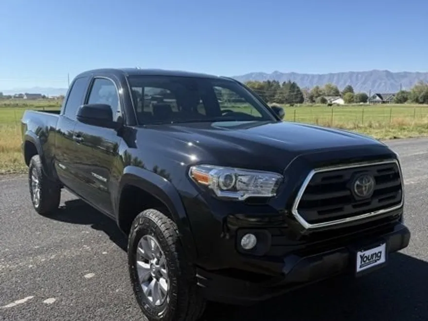 2018 Toyota Tacoma SR5 photo 1