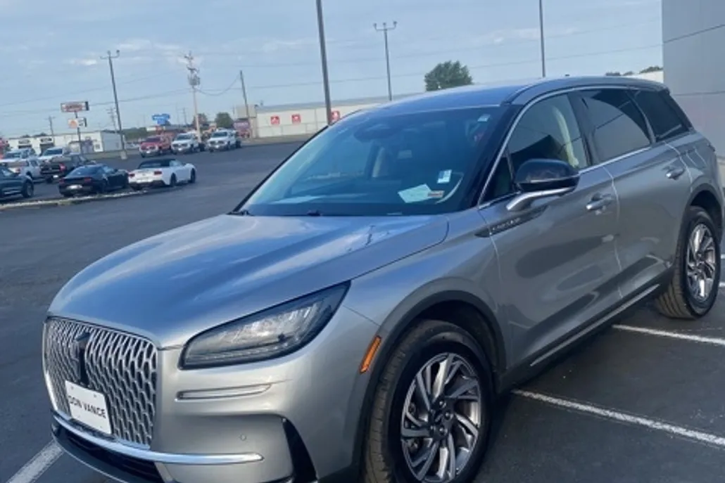 2023 Lincoln Corsair Standard photo 1