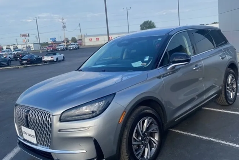 2023 Lincoln Corsair Standard photo 1