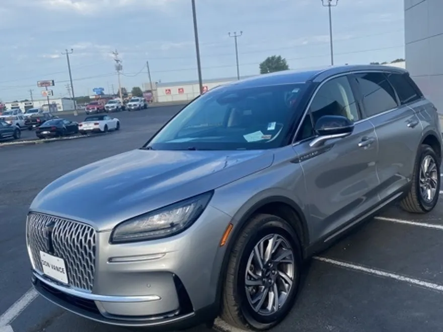 2023 Lincoln Corsair Standard photo 1