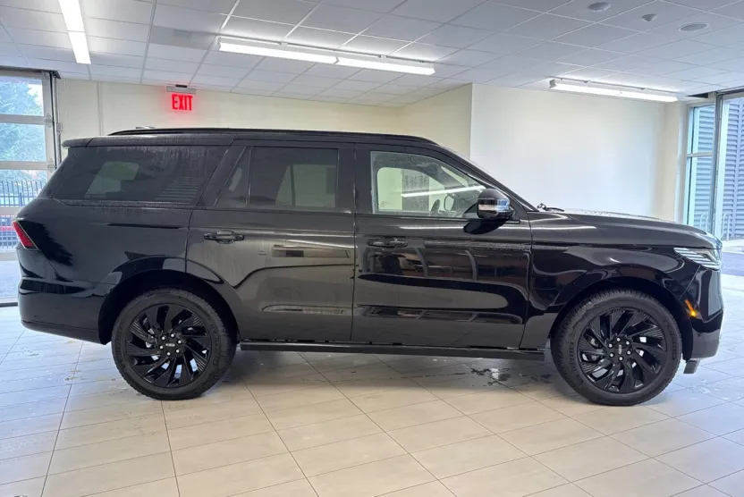 2025 Lincoln Navigator Reserve photo 1
